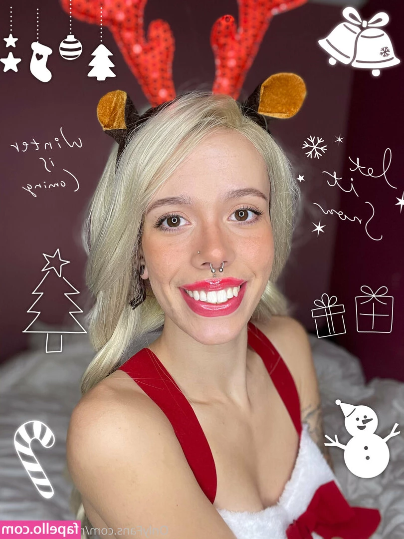 chloemaeteaser - Tit out waiting