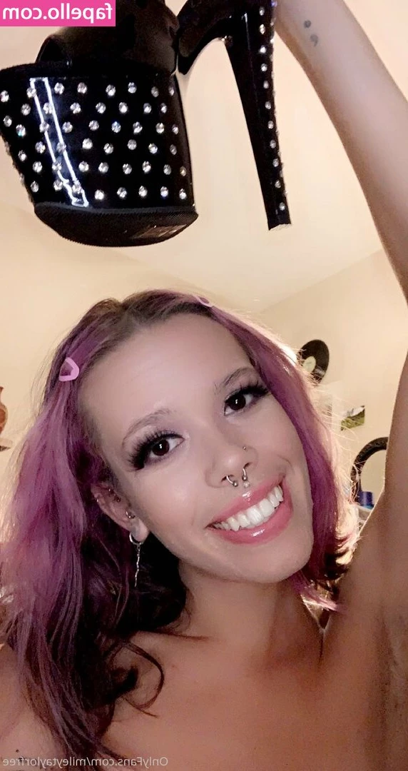 chloemaeteaser - Happy Sunday Bumday  Now fuck my ass hard babe