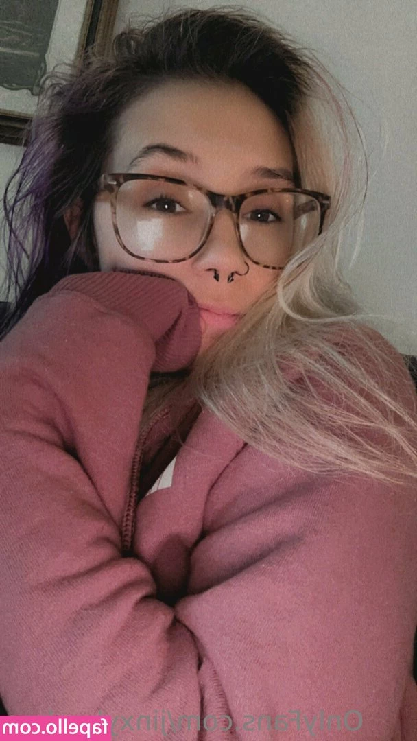 jinxybaybee - Take my heels off and give me a foot massage 👠