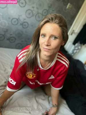 tasha87xx - Do you want me to do a livestream this weekend? Let me know, I