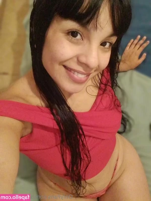 skysweet22 - Do you like the way Daisy trains Pussy while she takes BIG hard COCK?