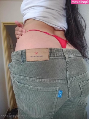 skysweet22 - I wonder if any of you would like to be under my boot
