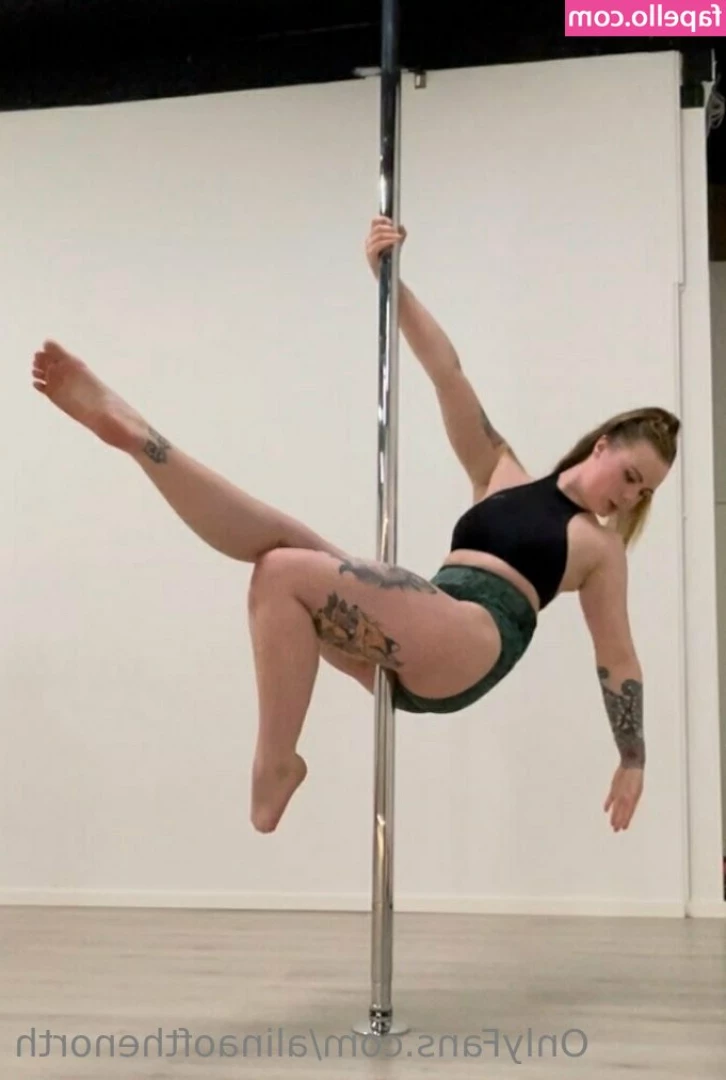 alinaofthenorth - Day dreaming of stomping cum from my slave