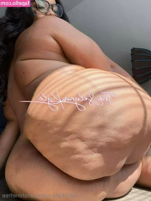 sunshinefree - Got a little horny while doing my grocery shopping  had to come back