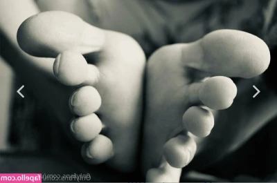 foot-mistress-miss-b - Tall, 𝗵𝘂𝗻𝗴 𝗯𝗹𝗼𝗻𝗱𝗶𝗲 @tasty_adam