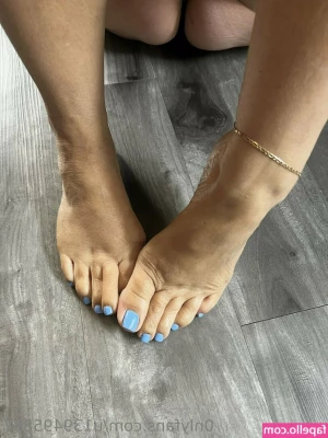 foot-mistress-miss-b - Feeling horny in the shower this morning  Wanting someone to make