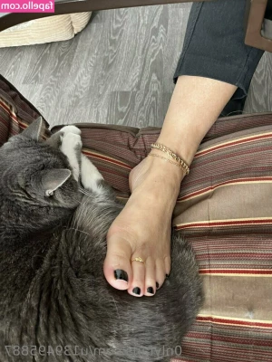 foot-mistress-miss-b - Pretty 🥺