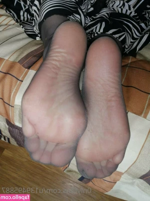 foot-mistress-miss-b - Months later I m back on my hammock