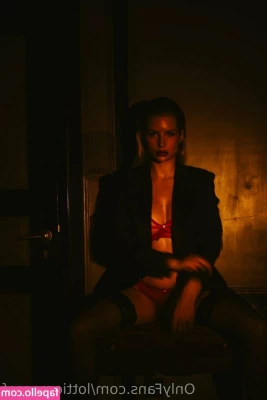 lottiemossof - for those who like to peek in the shower