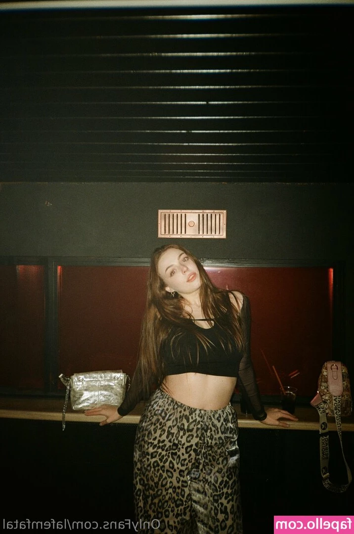 lafemfatal - Little under-boob to get your day going right 😄