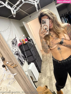 d_inthewilderness [ d-inthewilderness ] - Do you prefer soapy titties or just wet titties