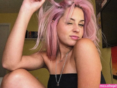 Stef Solari [ stef-solari ] - Cum all over these softy meaty soles