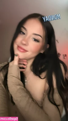 Stef Solari [ stef-solari ] - Pretty feet