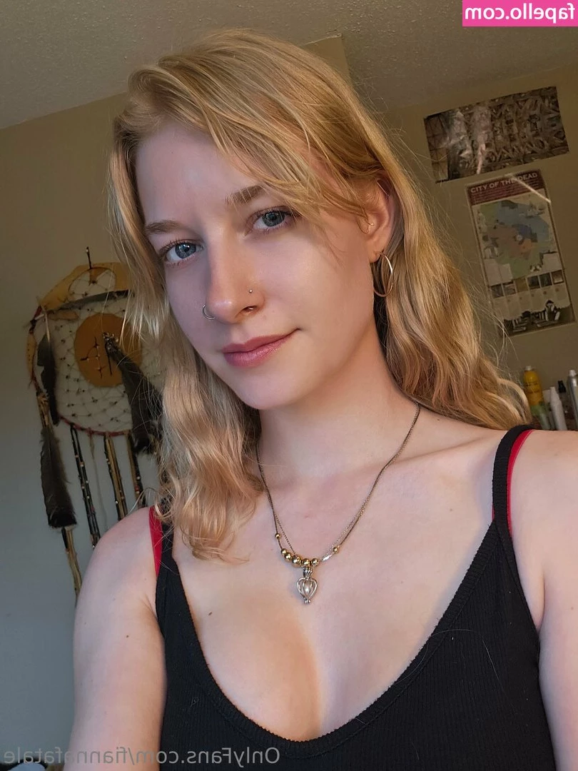 fiannafatale - Isn't this what all gamer girls secretly look like? Tips over $15