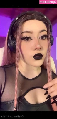 mreita - This dress is so short