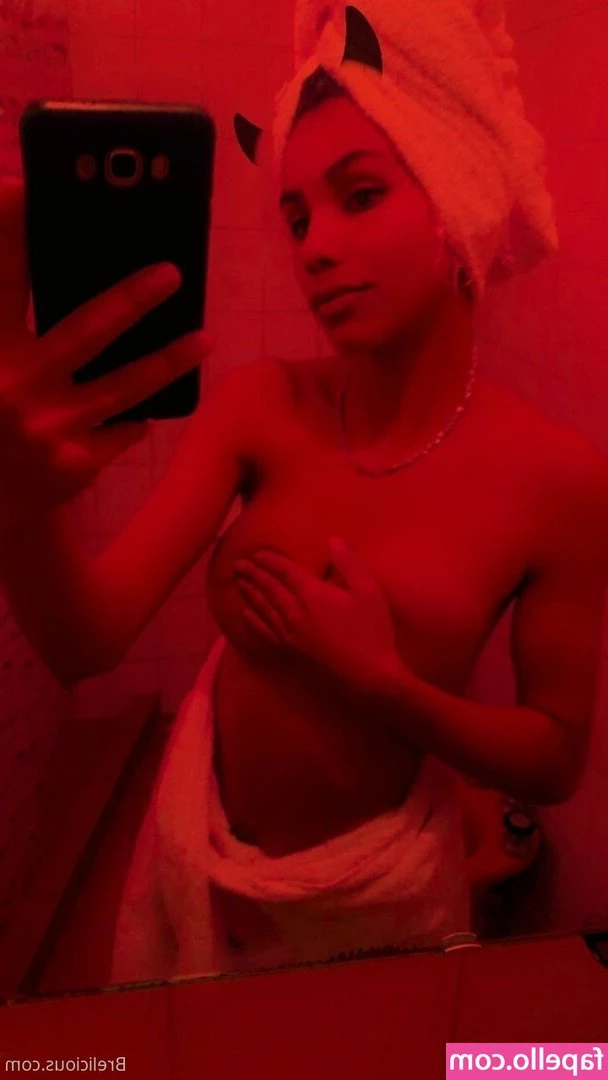 bre_licious [ bre-licious ] - Just faking it :)