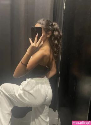 Laeyanah - Message me for a sweet treat 😋🎀