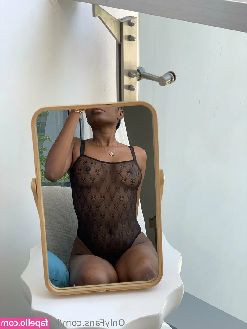 kamilahloves - Who wants to be under My freshly pedicured feet  If you are a good