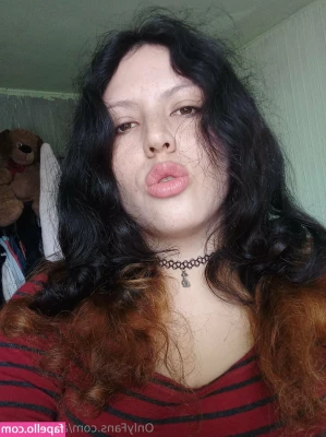 arielsexxxy - I m open to make feet pics on request   They re very flexible  There
