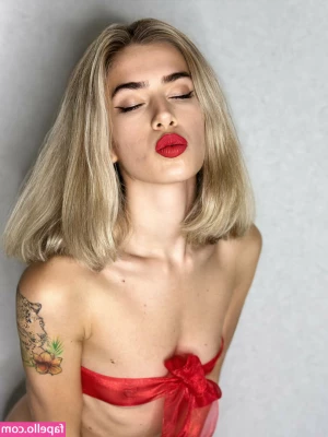elisa_holt [ elisa-holt ] - Might fuck around and make a titty fucking vid with the biggest toy I