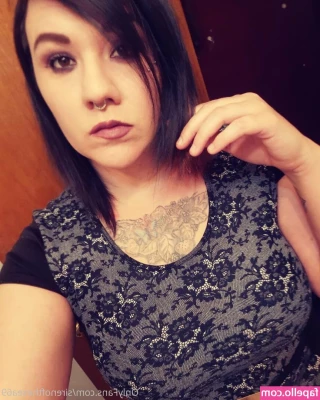 sirenofthesea69 - Some came out might aswell rub on my pussy