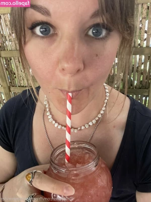 freeswedishjennifer - Hmu if your hole is as pretty as  DerekClineXXX so that I can fuck