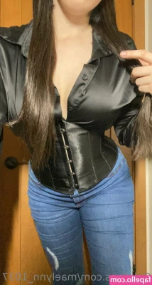 maelynn_1037 [ maelynn-1037 ] - Look how hot I am  My ass is just perfect