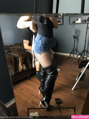 little.delilah [ little-delilah ] - Should I trim a lil? Or do u like it when I’m nice and