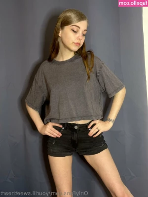 yourlil.sweetheart [ yourlil-sweetheart ] - I can make custom videos too  if you are into feet