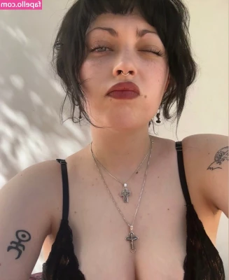 Violet Grohl [ violet-grohl ] - Come chill  amp  smoke with me