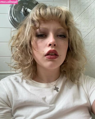 Violet Grohl [ violet-grohl ] - Some snap fun with a friend