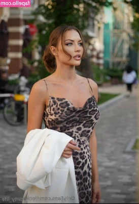 eva_dirty_life [ eva-dirty-life ] - yes i am in the dress cabin  hope nobody saw it