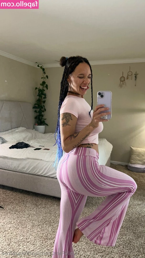 aprilblazefree - WHO YALL GOT TONIGHT? 🏈💦 Nude photos with titties in your inbox