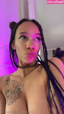 aprilblazefree - A 🍒 tease