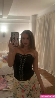 Ester Dobrik [ ester-dobrik ] - Oh hi there ✌🏻
