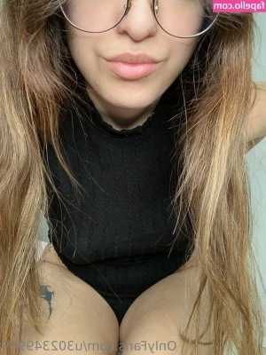 rubyxxxvip - Pitihän sitä luentojen välissä vähän vilautella 😘