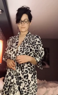 Tessa Fowler [ tessa-fowler ] - Maintenance tan 🌻🌞...Where'd my abs go?? lol