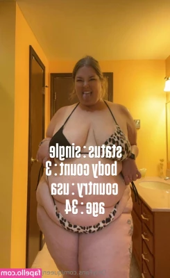 queenjaimeebbw91 - A minute of me stripping down at work showing my ass and nice cock