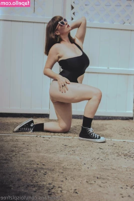 loisplzfree - Like this if you could handle us both
