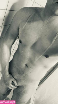 mr.lovetwisted [ mr-lovetwisted ] - 🍍🍍 wanted to say good morning before getting dressed and
