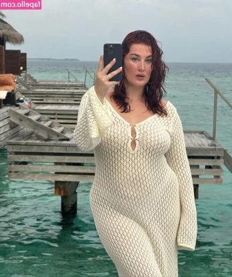 Emilia Baumgart [ emilia-baumgart ] - I love my curves  ω ﾉ