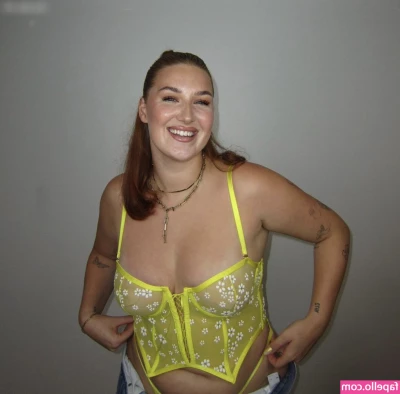 Emilia Baumgart [ emilia-baumgart ] - hummm les 2 troues occuper     plug and dildo