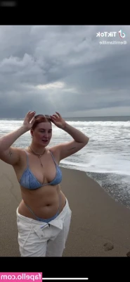 Emilia Baumgart [ emilia-baumgart ] - Y si me chupas la verga