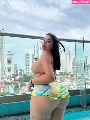 candyw1 - Worship this big booty 😈🍑