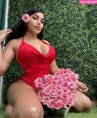 candyw1 - need someone to come hold it for me when i take a pisss 😩