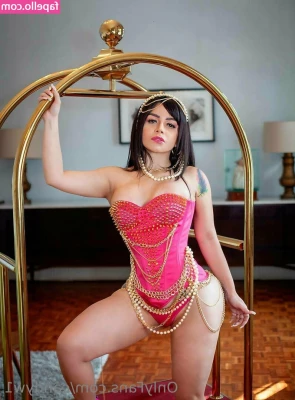 candyw1 - tell me in DM a fantasy you have 🔥 and I'll give you a very horny
