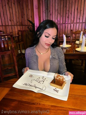 candyw1 - TI SEI PERSO QUANTO MI HA RIEMPITA DI SBORRA LO SCONOSCIUTO IN HOTEL 