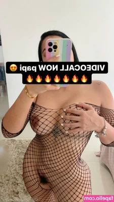 candyw1 - She s a catch  - in my fishnets  Love -Hips