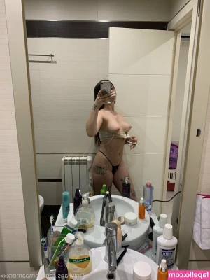 Cremita De Coco [ cremita-de-coco ] - Say hi to the woman of your wet dreams