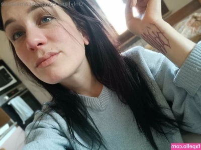 biancamelafree - Momma needs to be touched  hopefully her daddy comes to lend a hand